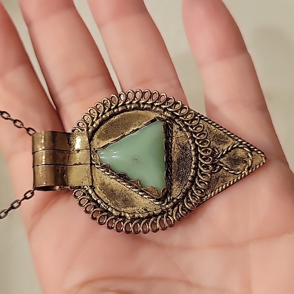 Jade pendant Brass statement piece necklace - Picture 5 of 6